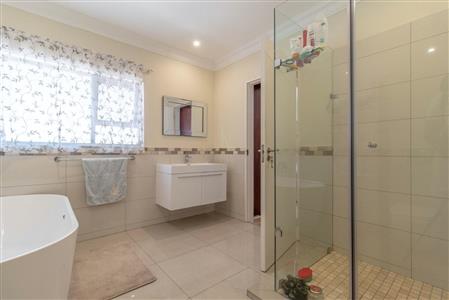 False - House For Sale in Bryanston, Sandton, Gauteng - M120139