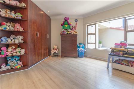 False - House For Sale in Bryanston, Sandton, Gauteng - M120139
