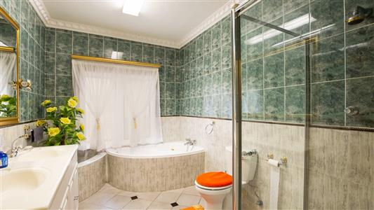 False - House For Sale in Parktown North, Johannesburg, Gauteng - M120311