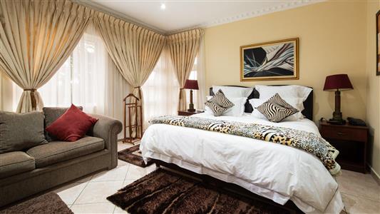 False - House For Sale in Parktown North, Johannesburg, Gauteng - M120311