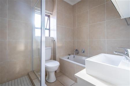 False - Apartment For Sale in Barbeque Downs, Midrand, Gauteng - M120336