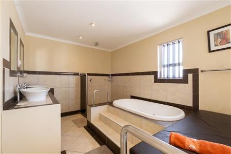 False - House For Sale in Bettys Bay, Western Cape - M120373