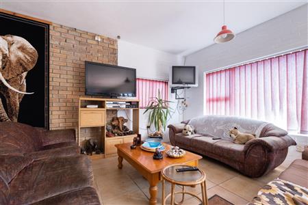 False - House For Sale in Bettys Bay, Western Cape - M120380