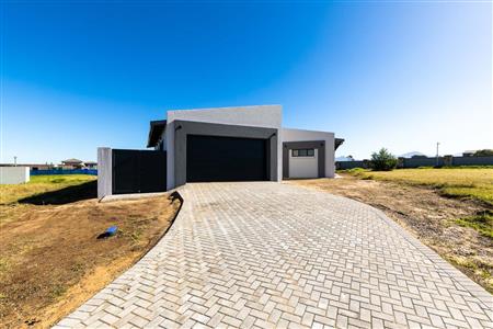 False - House For Sale in Le Grand Estate, George, Western Cape - M120541