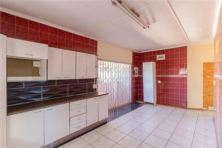 False - House For Sale in Amalinda, East London, Eastern Cape - M120625