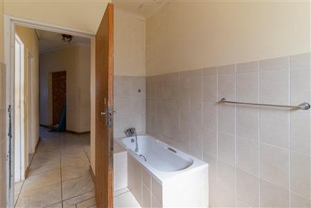False - House For Sale in Amalinda, East London, Eastern Cape - M120625