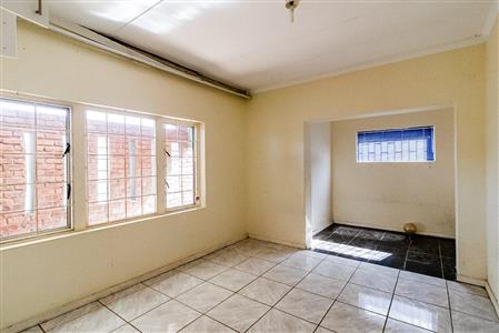 False - House For Sale in Amalinda, East London, Eastern Cape - M120625