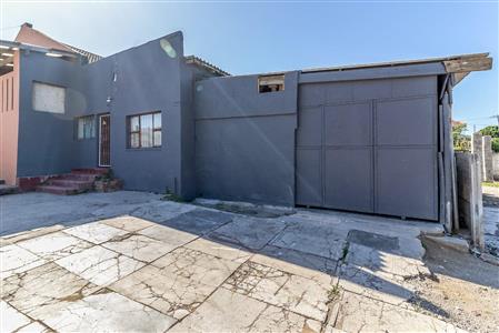 False - House For Sale in Amalinda, East London, Eastern Cape - M120625