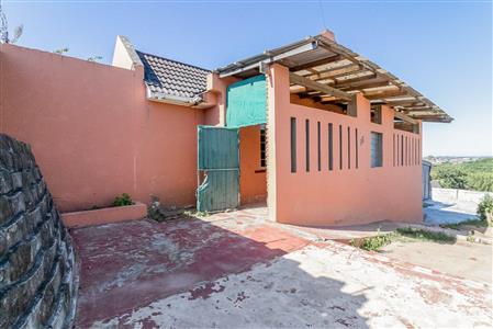 False - House For Sale in Amalinda, East London, Eastern Cape - M120625
