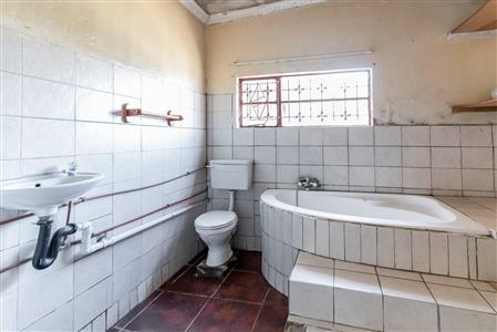 False - House For Sale in Amalinda, East London, Eastern Cape - M120625