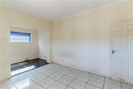 False - House For Sale in Amalinda, East London, Eastern Cape - M120625