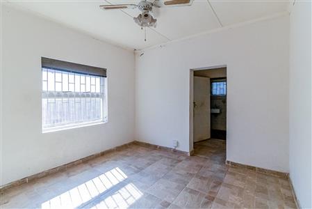 False - House For Sale in Amalinda, East London, Eastern Cape - M120625