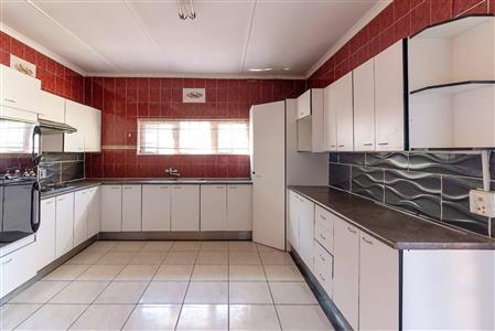 False - House For Sale in Amalinda, East London, Eastern Cape - M120625