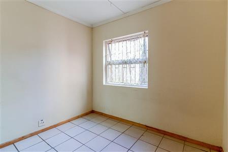 False - House For Sale in Amalinda, East London, Eastern Cape - M120625
