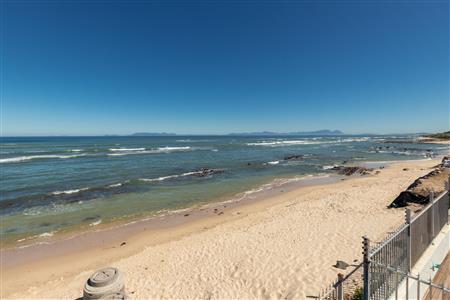 False - Apartment For Sale in Cayman Beach, Gordons Bay, Western Cape - M120779
