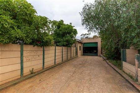 False - Warehouse For Sale in Riversdale, Western Cape - M120924