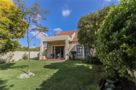 False - Townhouse For Sale in Broadacres, Sandton, Gauteng - M121011