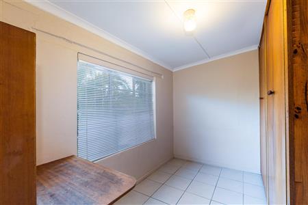 False - House For Sale in Riversdale, Western Cape - M121128