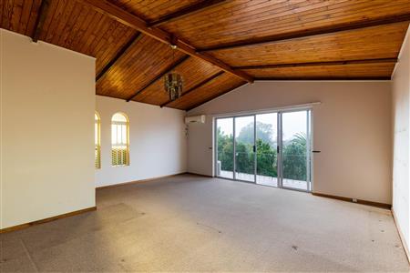 False - House For Sale in Riversdale, Western Cape - M121128