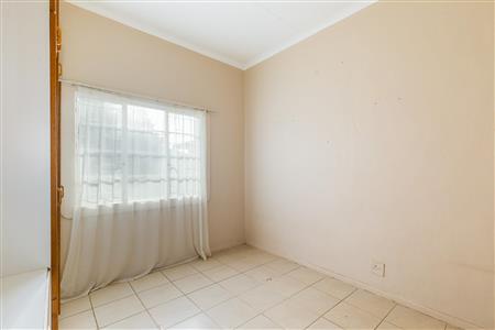 False - House For Sale in Riversdale, Western Cape - M121128
