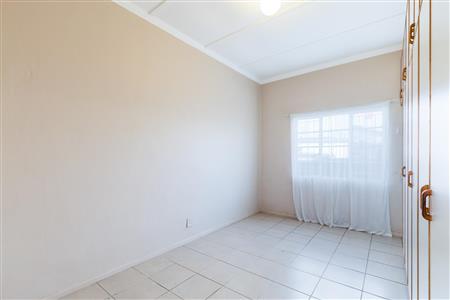 False - House For Sale in Riversdale, Western Cape - M121128