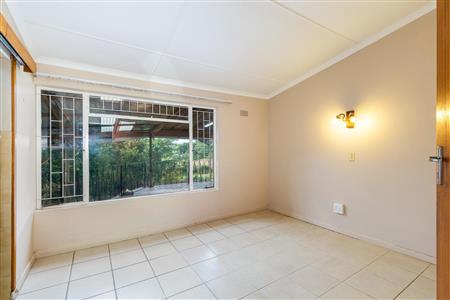 False - House For Sale in Riversdale, Western Cape - M121128