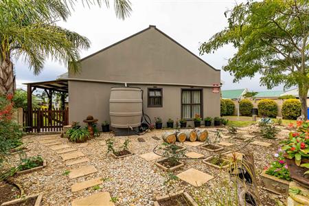 False - House For Sale in Riversdale, Western Cape - M121219