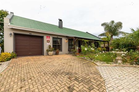 False - House For Sale in Riversdale, Western Cape - M121219