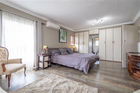 False - House For Sale in Heidelberg Central, Heidelberg, Gauteng - M121241