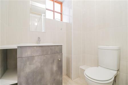False - Apartment For Sale in St Georges Park, Port Elizabeth, Eastern Cape - M121281
