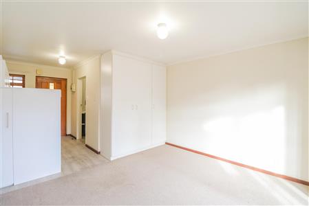 False - Apartment For Sale in St Georges Park, Port Elizabeth, Eastern Cape - M121281