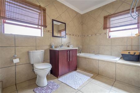 False - House Sold in Fourways, Sandton, Gauteng - M121504
