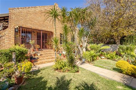 False - House For Sale in Bo-dorp, Rustenburg Central, Rustenburg, North West - M121524