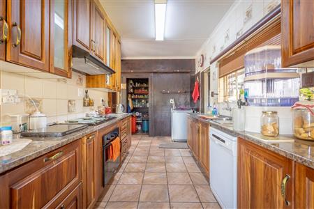 False - House For Sale in Bo-dorp, Rustenburg Central, Rustenburg, North West - M121524