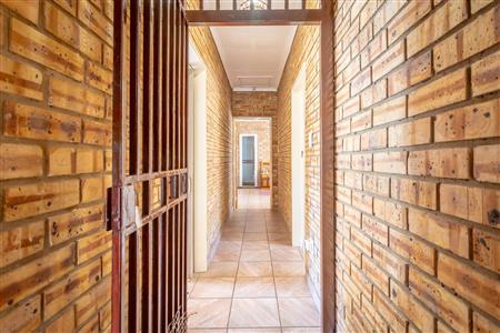 False - House For Sale in Bo-dorp, Rustenburg Central, Rustenburg, North West - M121524