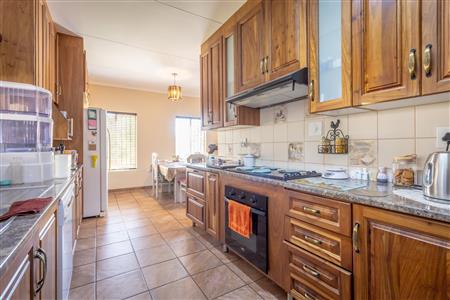 False - House For Sale in Bo-dorp, Rustenburg Central, Rustenburg, North West - M121524