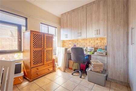 False - House For Sale in Bo-dorp, Rustenburg Central, Rustenburg, North West - M121524