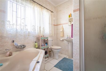 False - House For Sale in Bo-dorp, Rustenburg Central, Rustenburg, North West - M121524