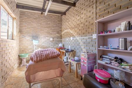 False - House For Sale in Bo-dorp, Rustenburg Central, Rustenburg, North West - M121524