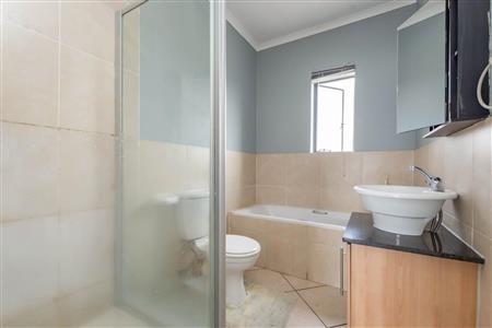 False - Apartment For Sale in Ferndale, Randburg, Gauteng - M121570