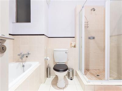 False - Apartment For Sale in Sandton Central, Sandton, Gauteng - M121605