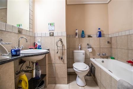 False - Apartment For Sale in Marshalltown, Johannesburg, Gauteng - M121629