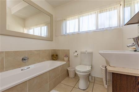 False - Townhouse For Sale in Fourways, Sandton, Gauteng - M121621