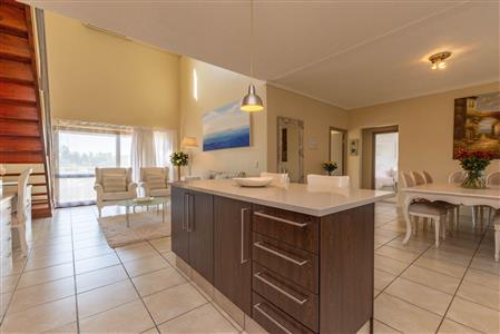 False - Townhouse For Sale in Fourways, Sandton, Gauteng - M121621