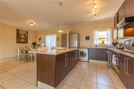 False - Townhouse For Sale in Fourways, Sandton, Gauteng - M121621