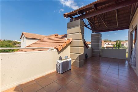 False - Townhouse For Sale in Fourways, Sandton, Gauteng - M121621