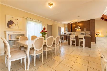 False - Townhouse For Sale in Fourways, Sandton, Gauteng - M121621