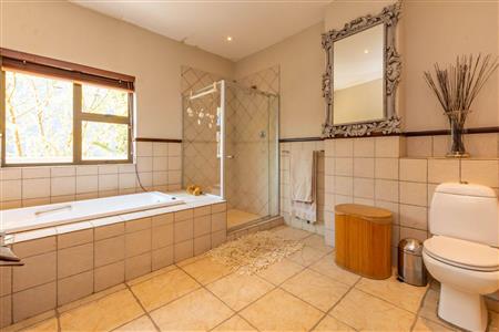 House For Sale in Fourways, Sandton, Gauteng - M114684
