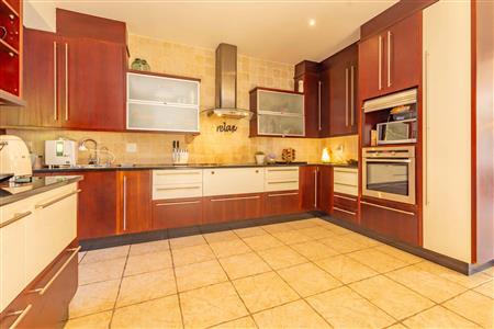 House For Sale in Fourways, Sandton, Gauteng - M114684