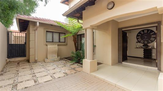 False - House For Sale in Fourways, Sandton, Gauteng - M10136